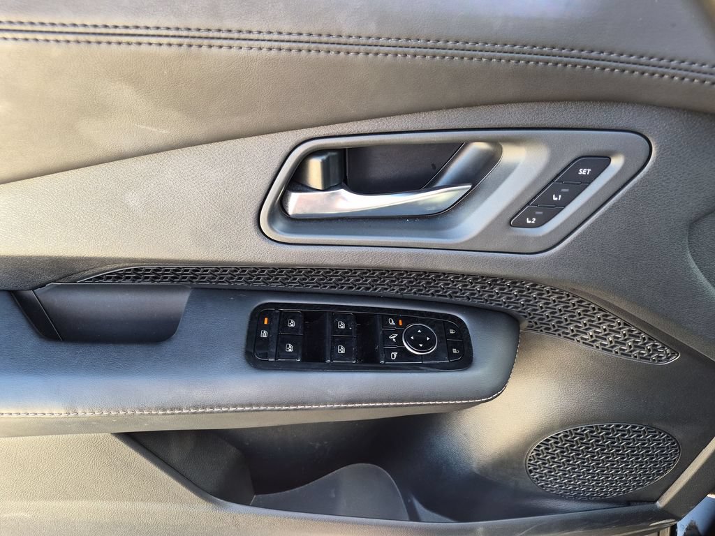 Used 2024 Nissan Ariya AWD image 25