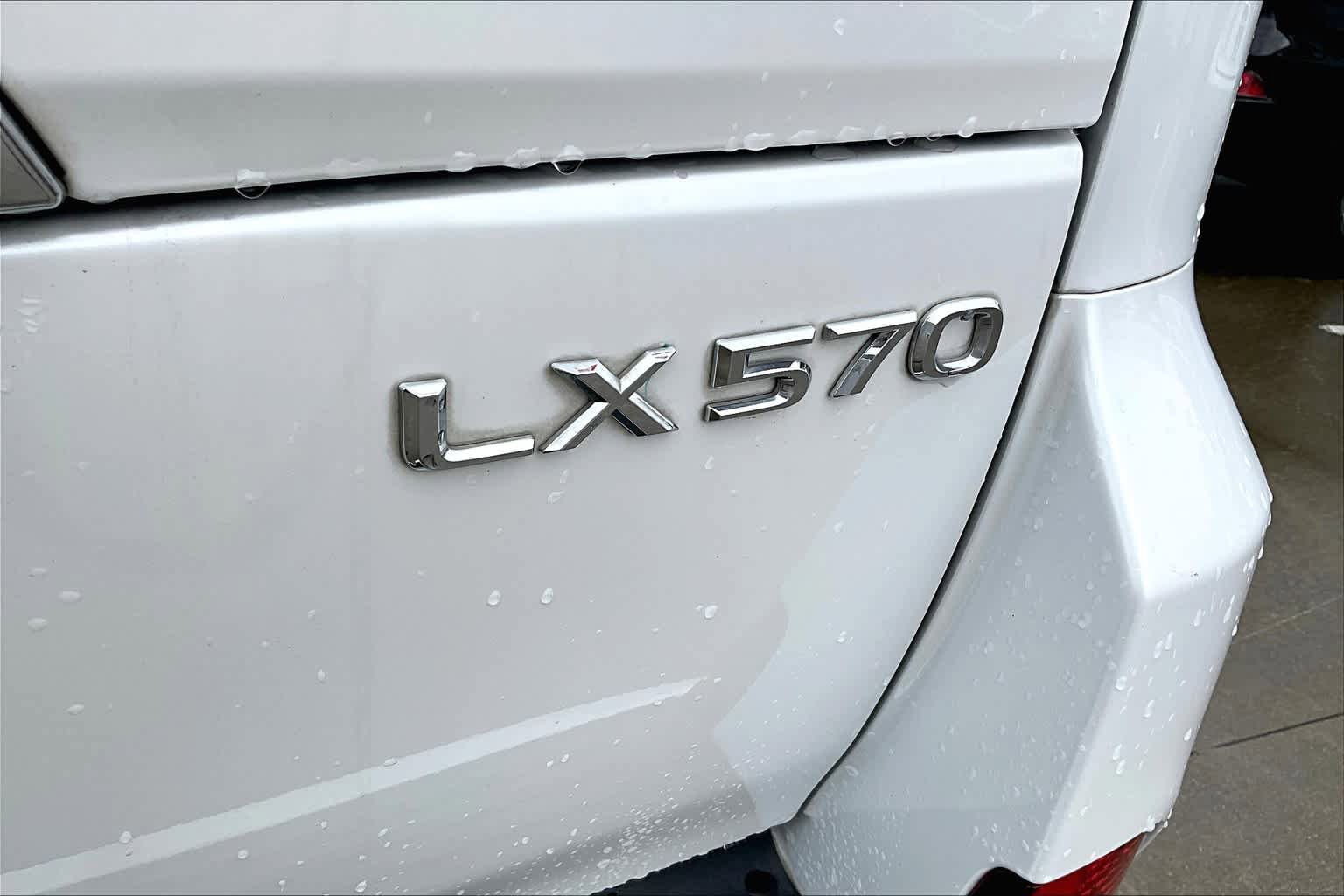 Used 2020 Lexus LX 570 4WD w/ Luxury Package image 10