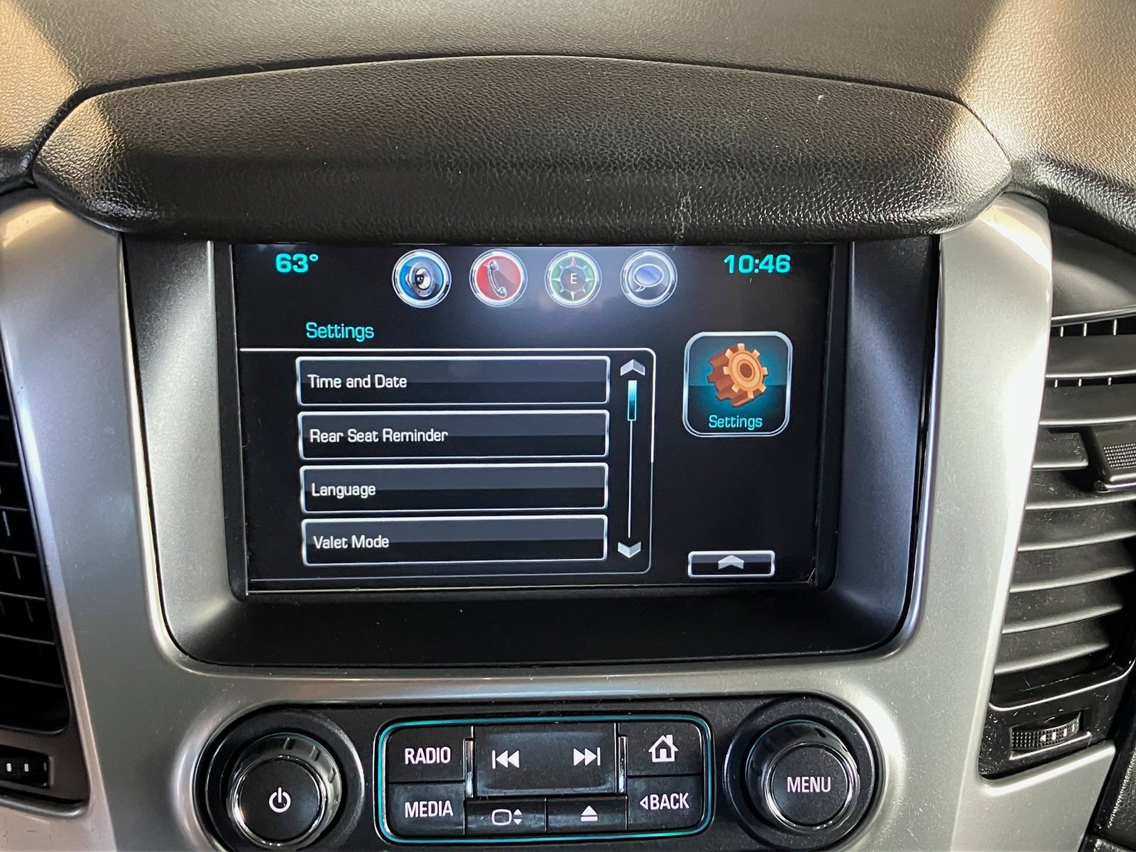 Used 2018 Chevrolet Tahoe Premier w/ RST 6.2L Performance Edition AWD/4WD image 39