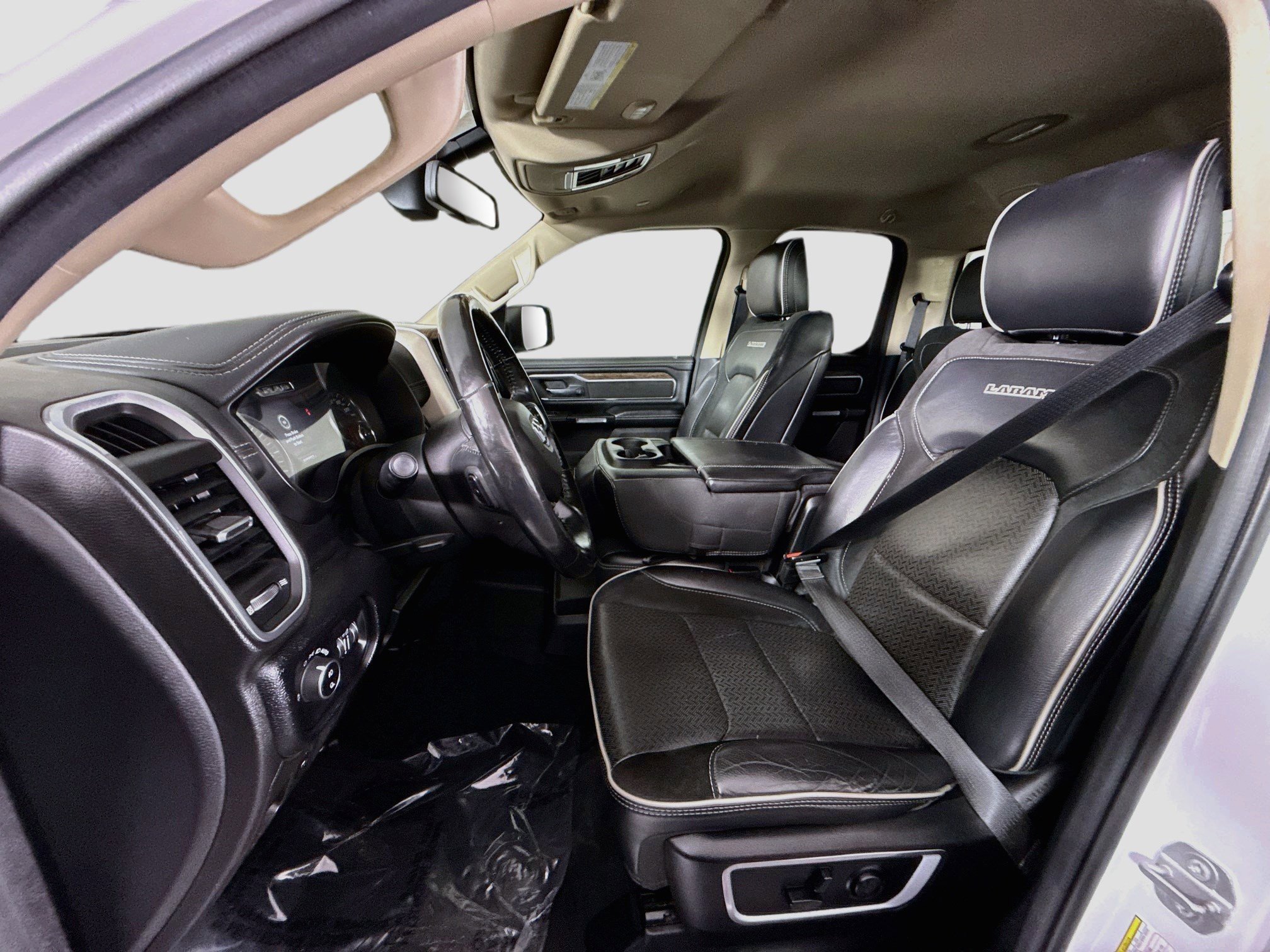 Used 2019 RAM 1500 Laramie AWD/4WD image 22