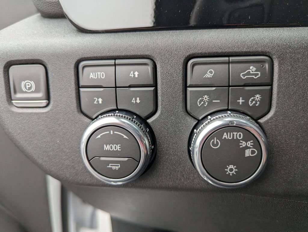 New 2026 GMC Sierra 1500 SLE w/ X31 Off-Road Package AWD/4WD image 16