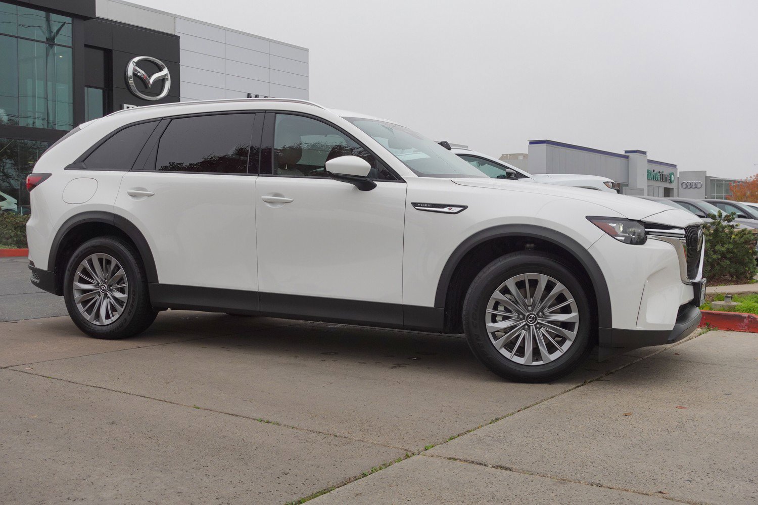 Used 2024 MAZDA CX-90 Plug-In Hybrid w/ Preferred image 4
