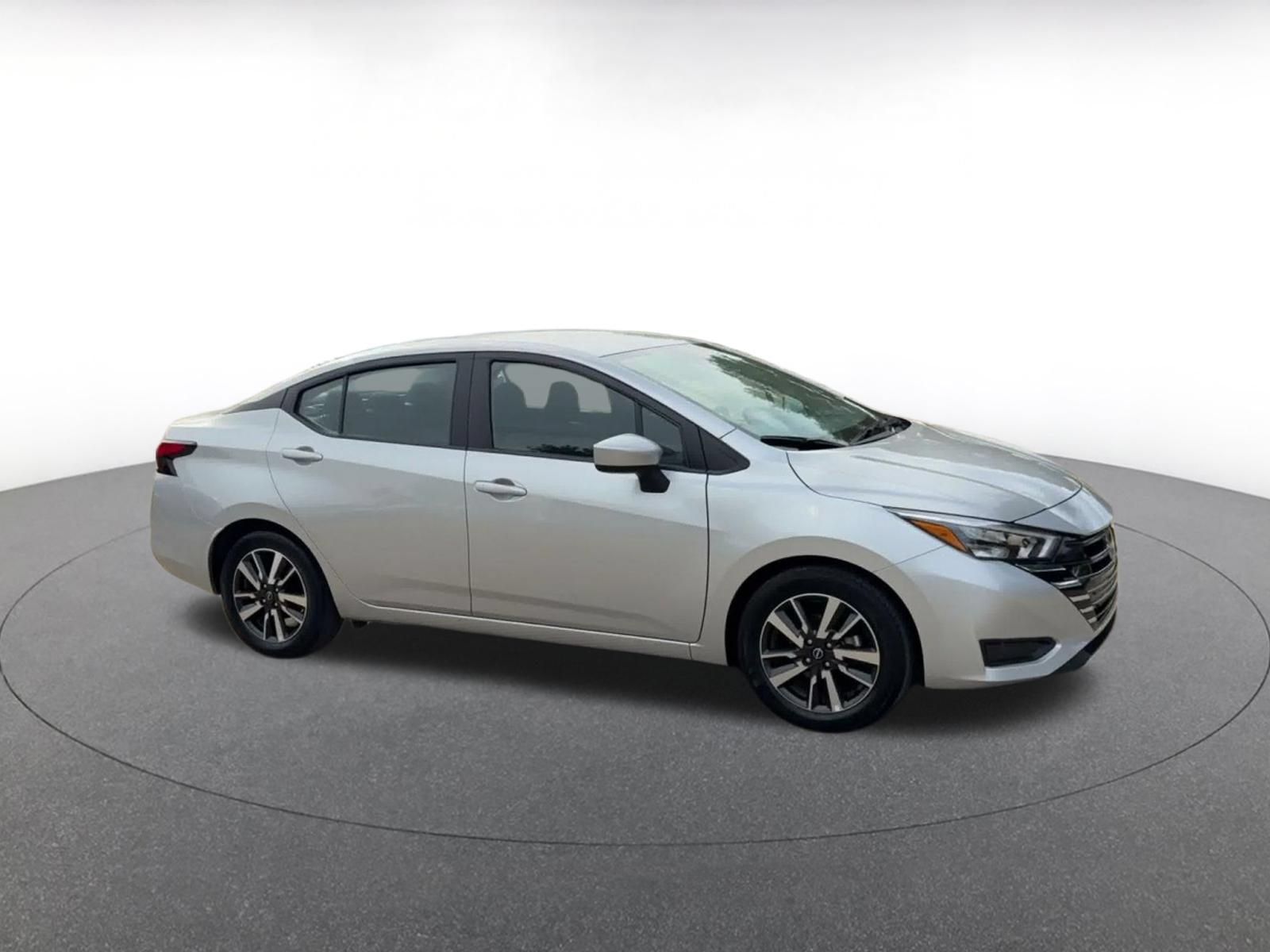 Used 2025 Nissan Versa SV FWD image 2