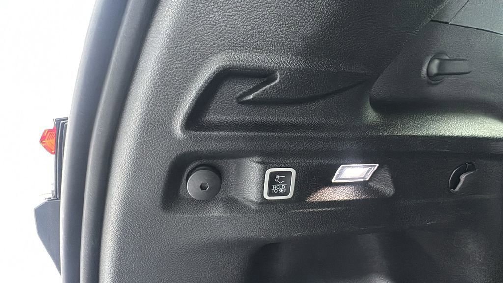 Used 2023 Jeep Grand Cherokee L Laredo image 17