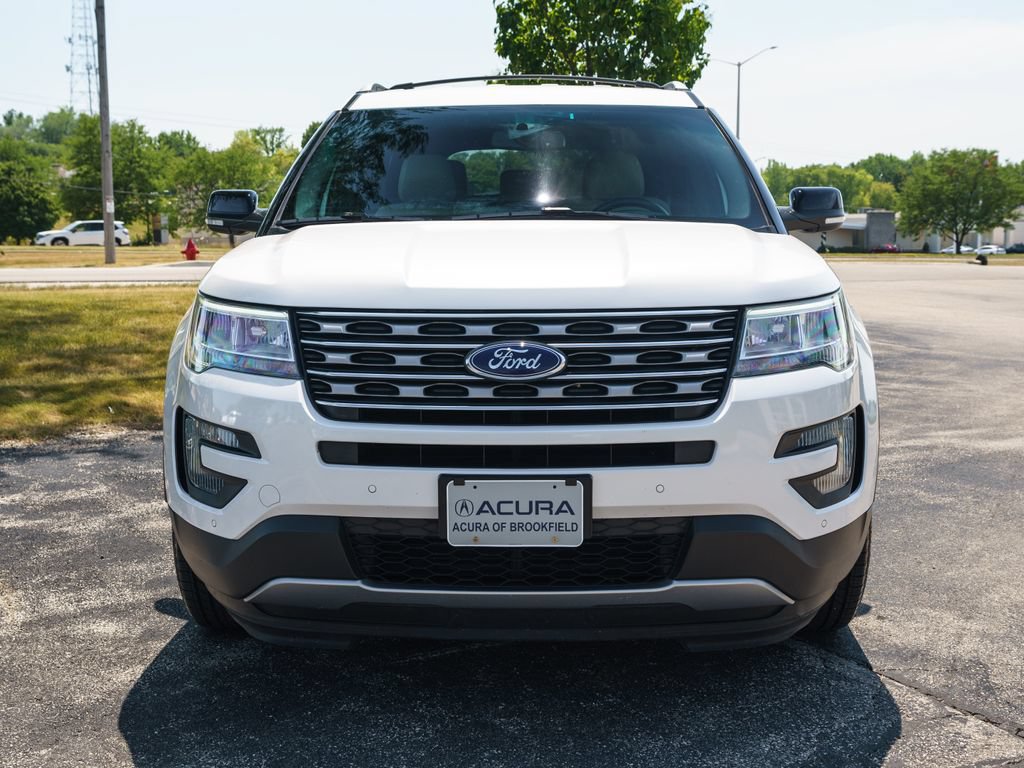 Used 2016 Ford Explorer XLT w/ Equipment Group 202A AWD/4WD image 3