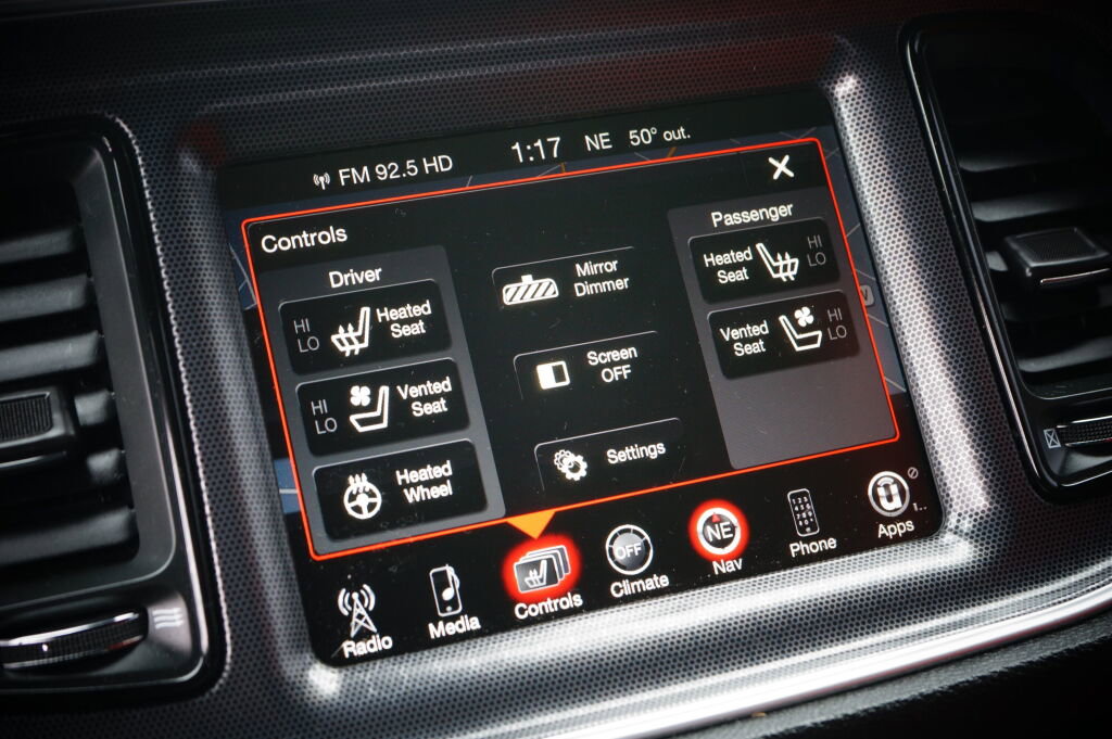 Used 2015 Dodge Challenger R/T Plus image 22