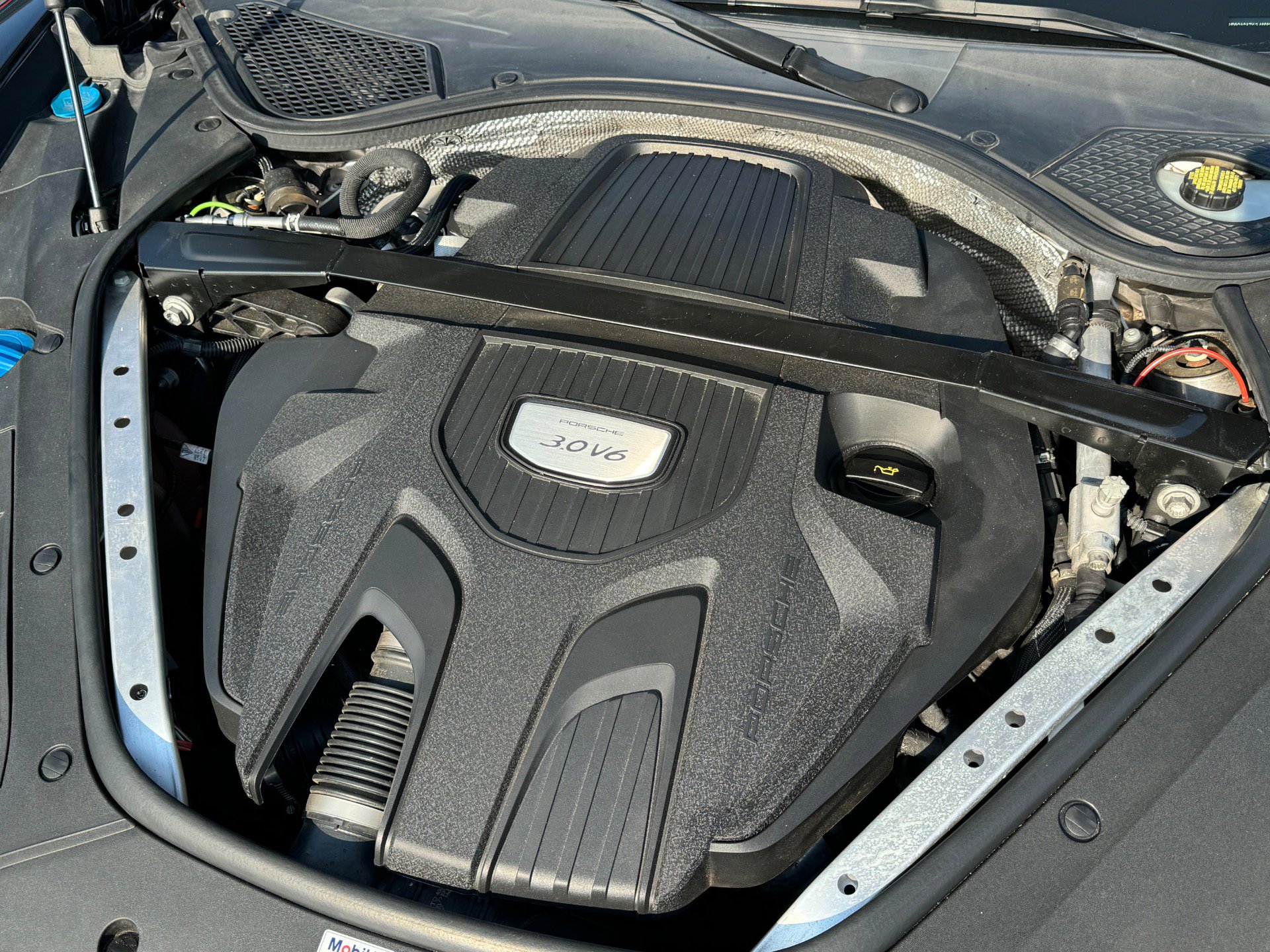 Used 2018 Porsche Panamera 4 image 39