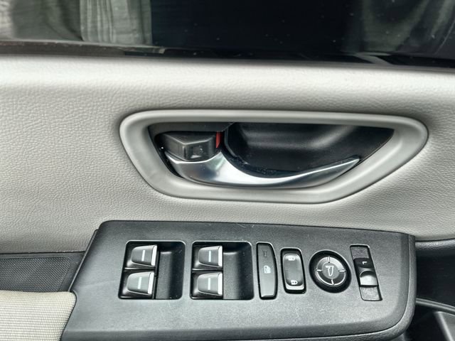 Used 2023 Honda Pilot LX image 17