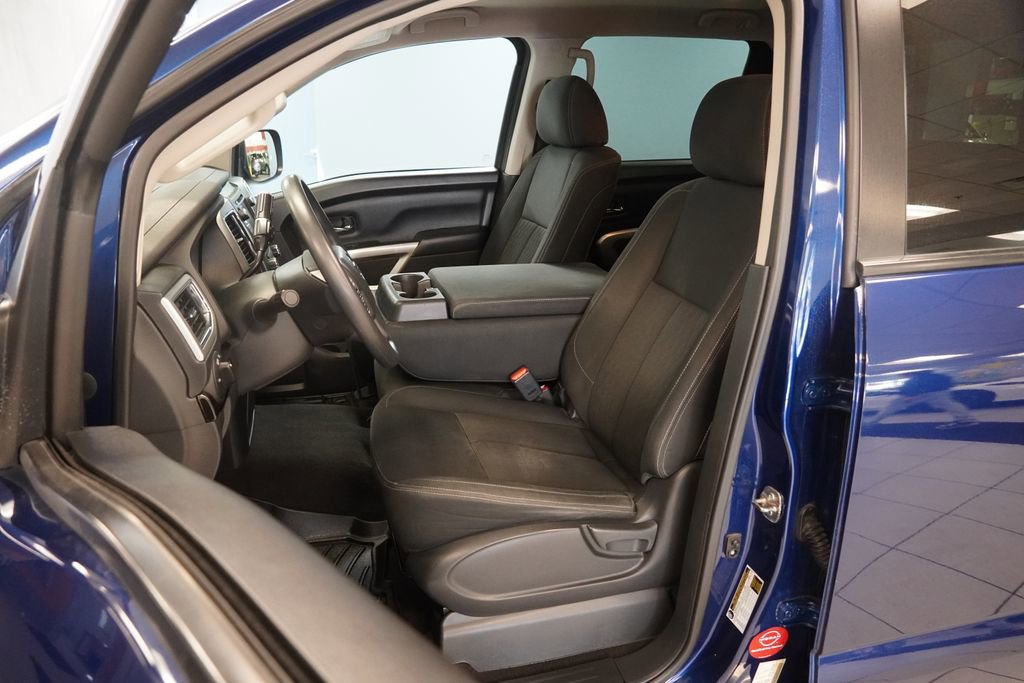 Used 2019 Nissan Titan SV AWD/4WD image 13