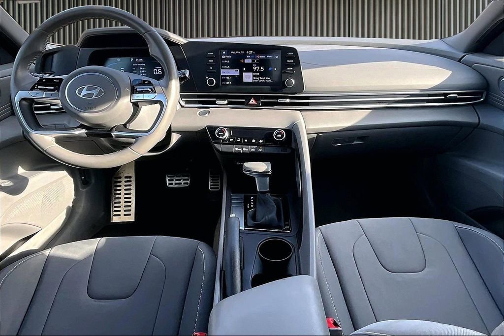 Certified 2025 Hyundai Elantra Sport image 16