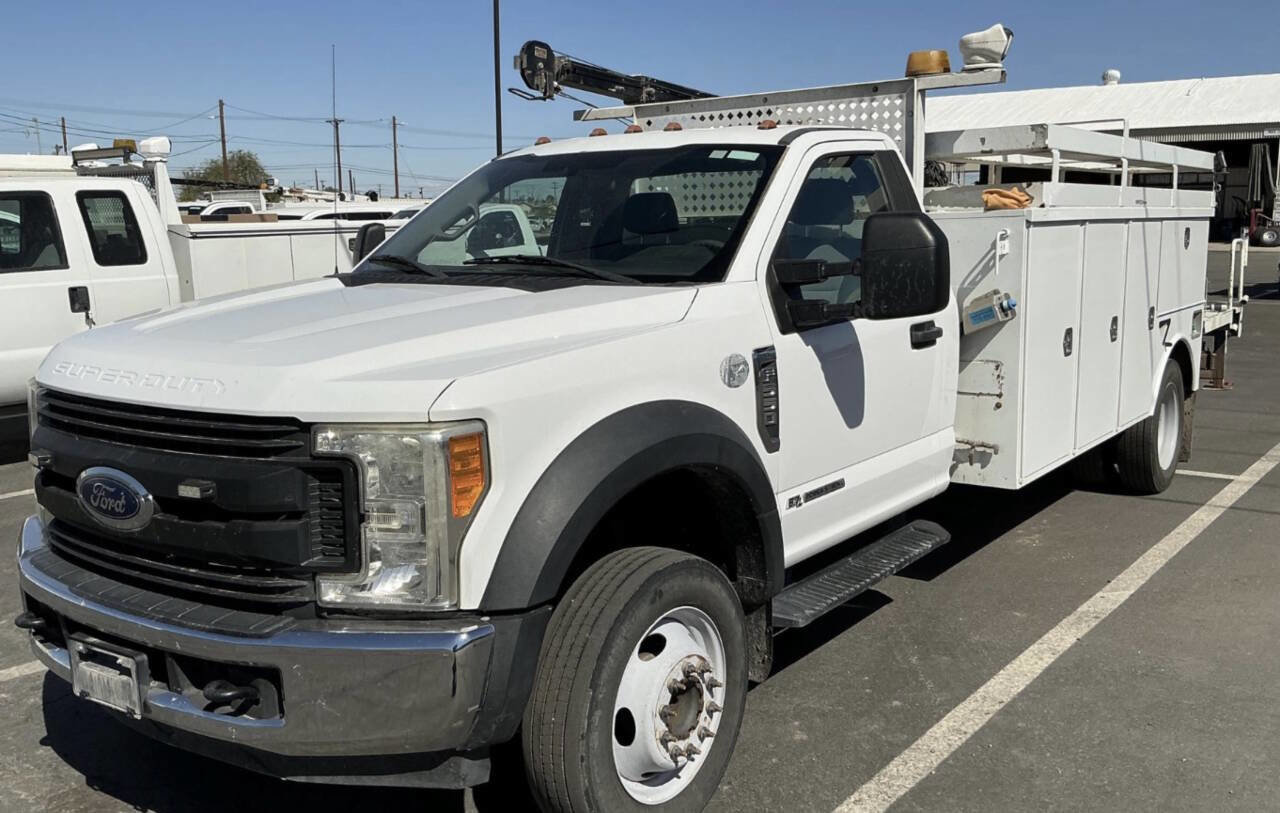 Used 2017 Ford F550 2WD Regular Cab Super Duty image 2