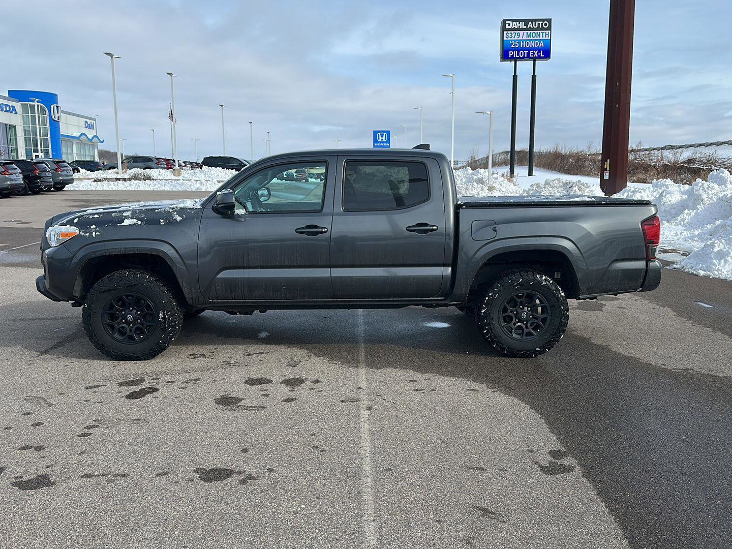 Used 2020 Toyota Tacoma SR image 6