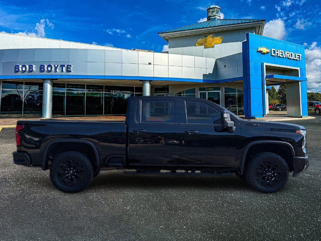 Used 2024 Chevrolet Silverado 3500 LTZ w/ LTZ Plus Package AWD/4WD image 2