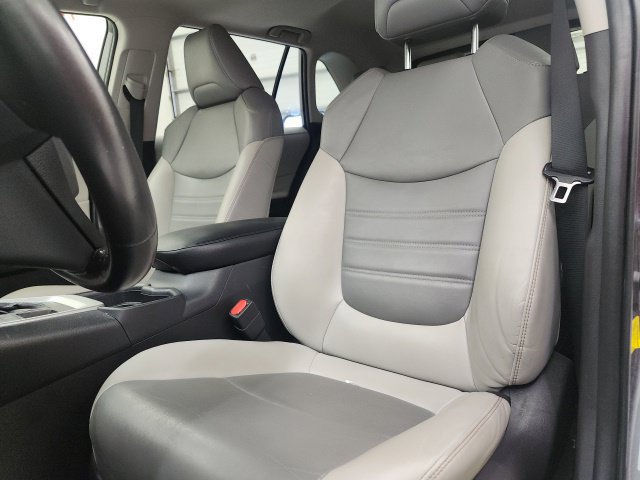 Used 2021 Toyota RAV4 XLE Premium AWD/4WD image 14