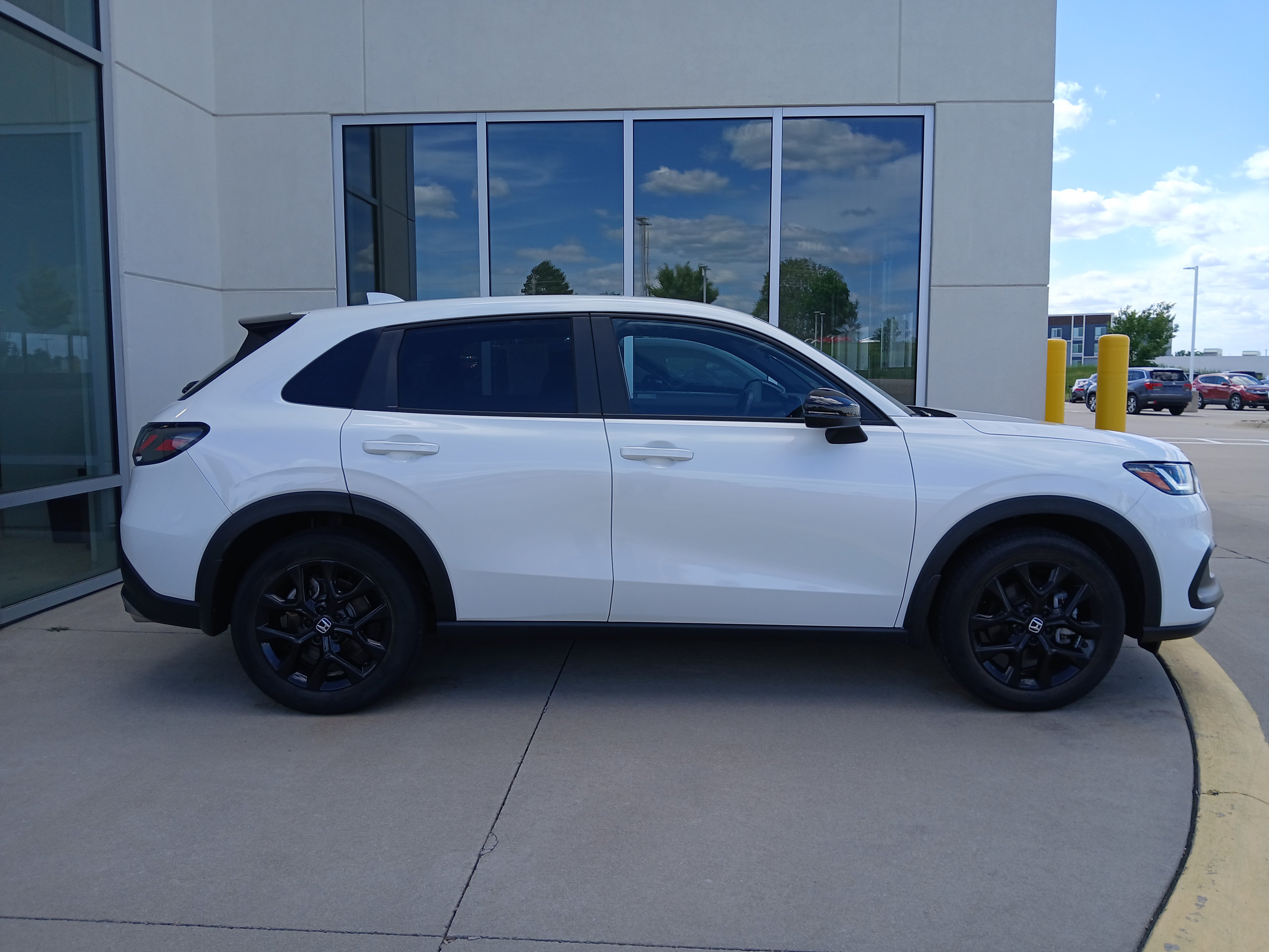 Used 2023 Honda HR-V Sport image 6