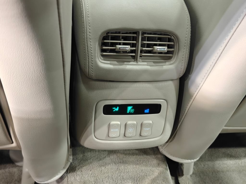 Used 2003 Cadillac De Ville DTS w/ Premium Luxury Package FWD image 26