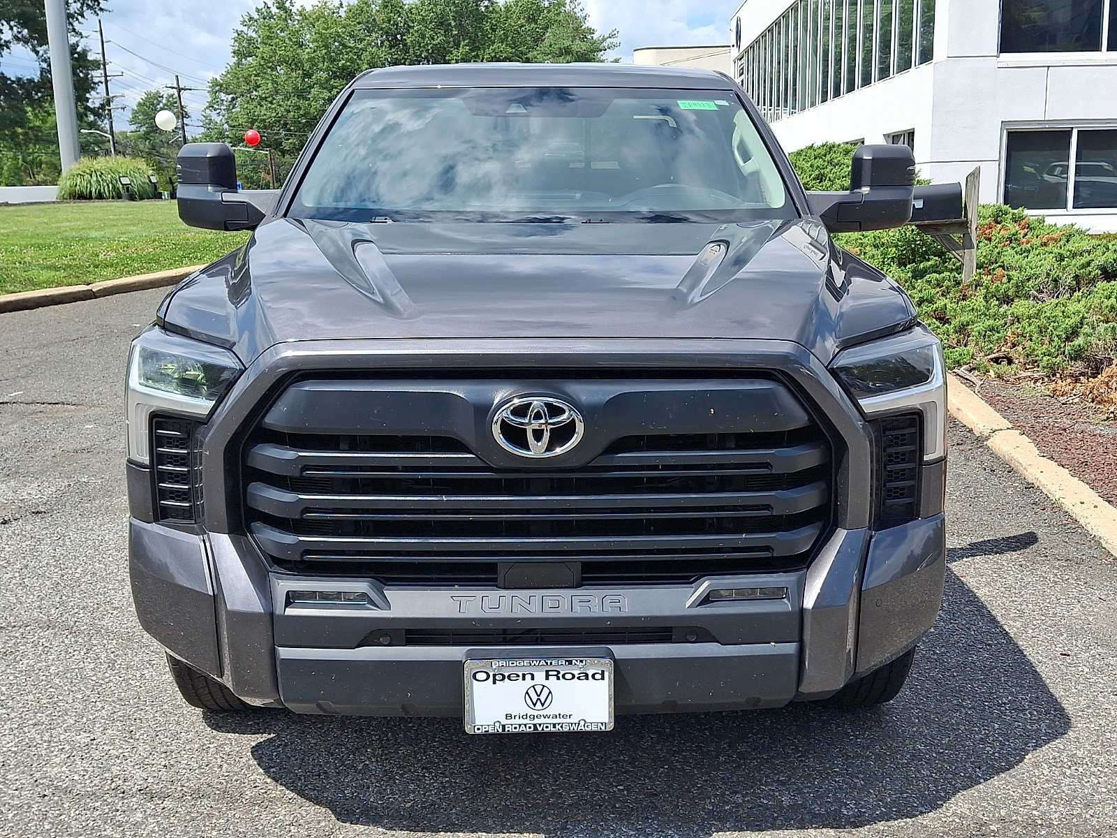 Used 2022 Toyota Tundra SR5 w/ SR5 Convenience Package AWD/4WD image 2