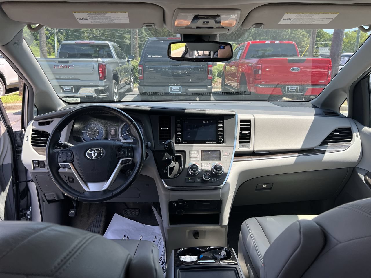 Used 2018 Toyota Sienna XLE FWD image 31