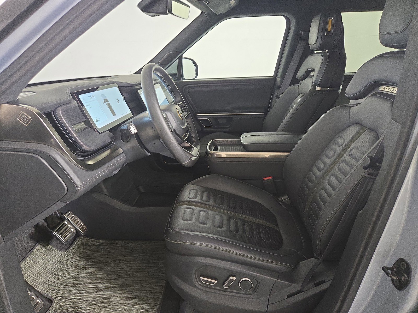 Used 2023 Rivian R1T Adventure image 20