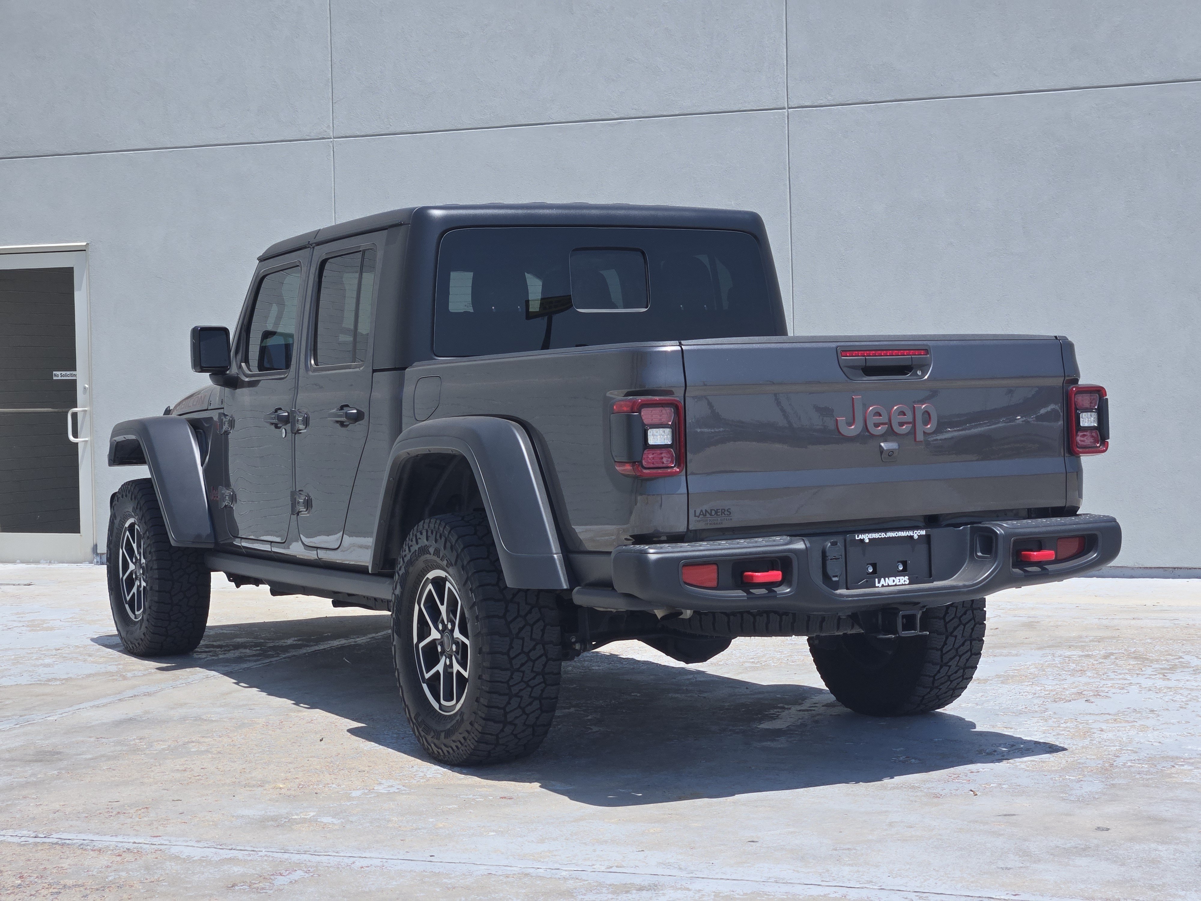 Used 2024 Jeep Gladiator Rubicon w/ Convenience Group AWD/4WD image 6