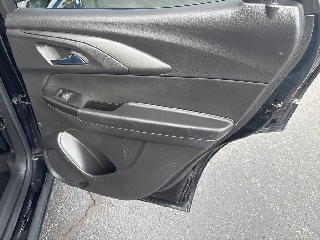 Used 2022 Chevrolet TrailBlazer RS w/ Sun and Liftgate Package image 17