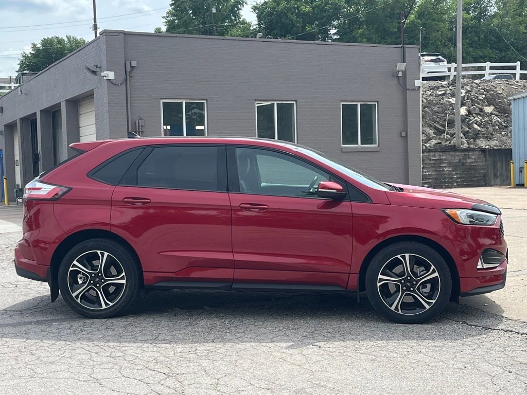 Used 2023 Ford Edge ST w/ Equipment Group 401A AWD/4WD image 3