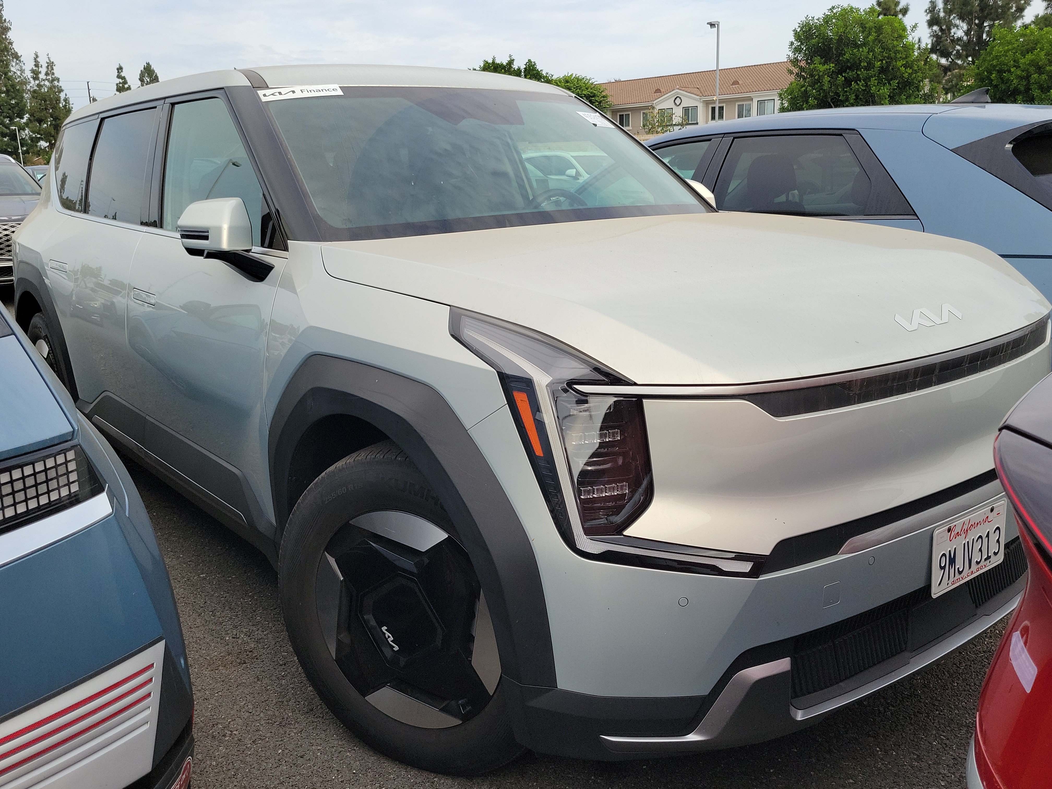 Used 2024 Kia EV9 Light Long Range RWD image 3