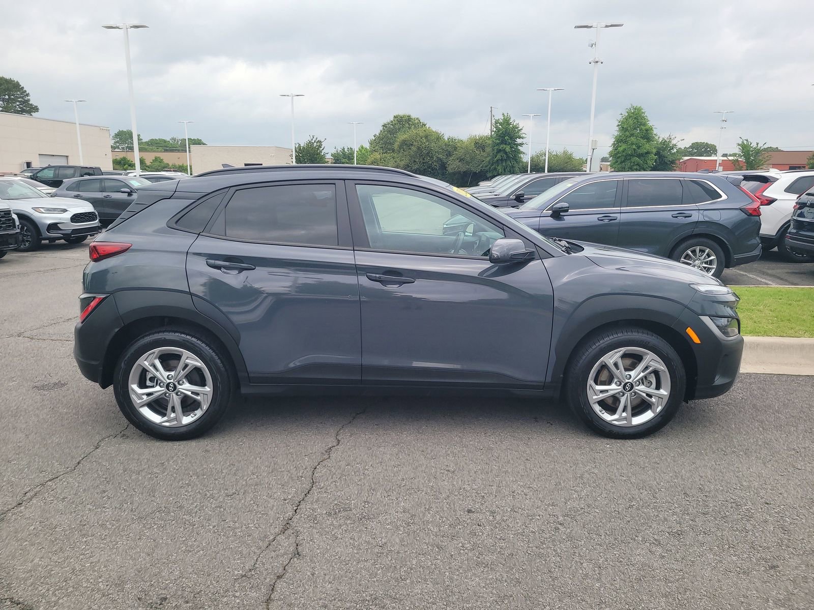 Used 2023 Hyundai Kona SEL AWD/4WD image 2