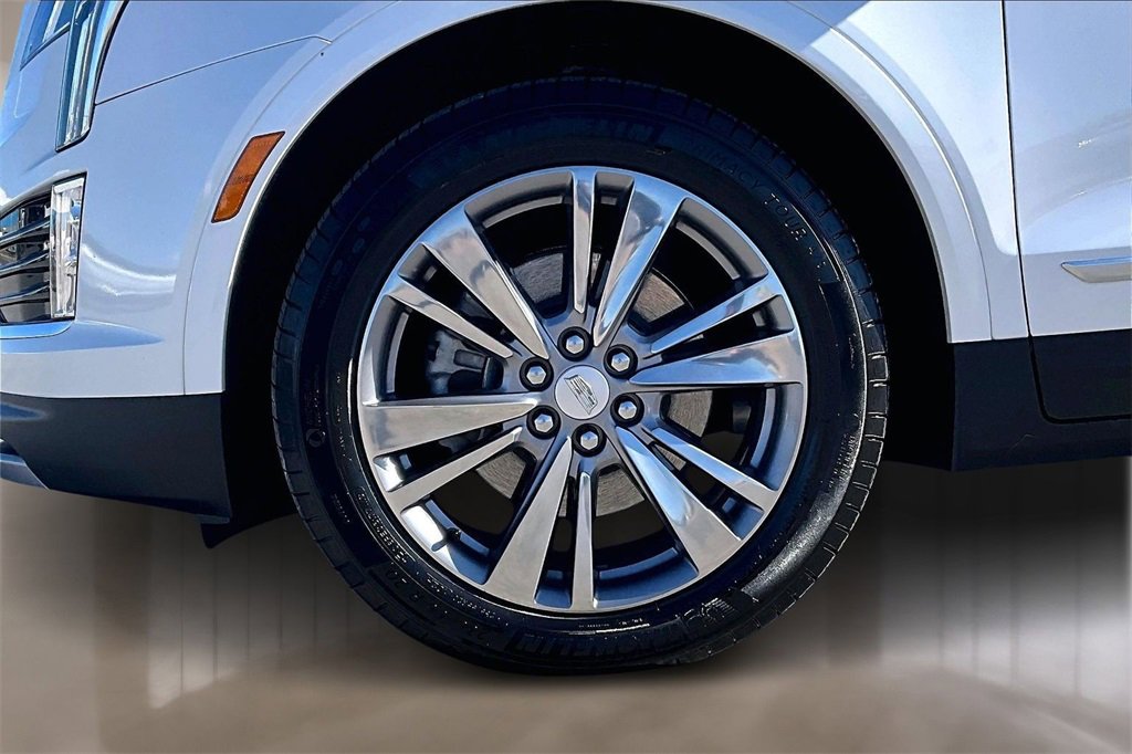 Used 2025 Cadillac XT5 Premium Luxury image 8