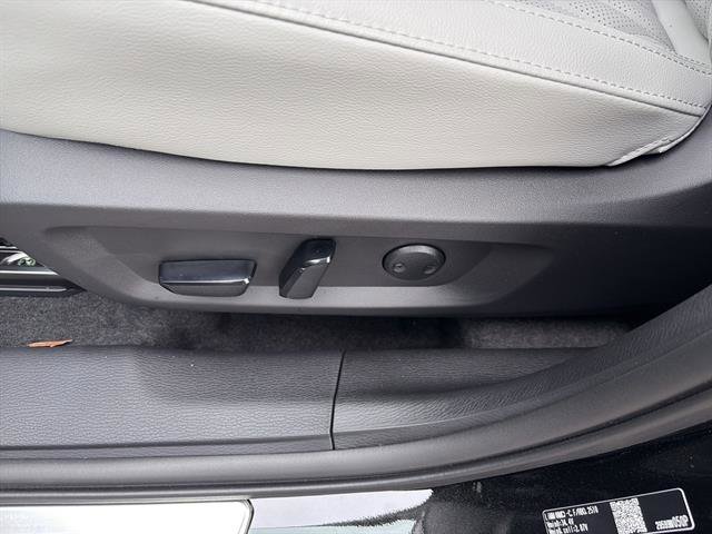 New 2026 Mitsubishi Outlander SEL FWD image 17