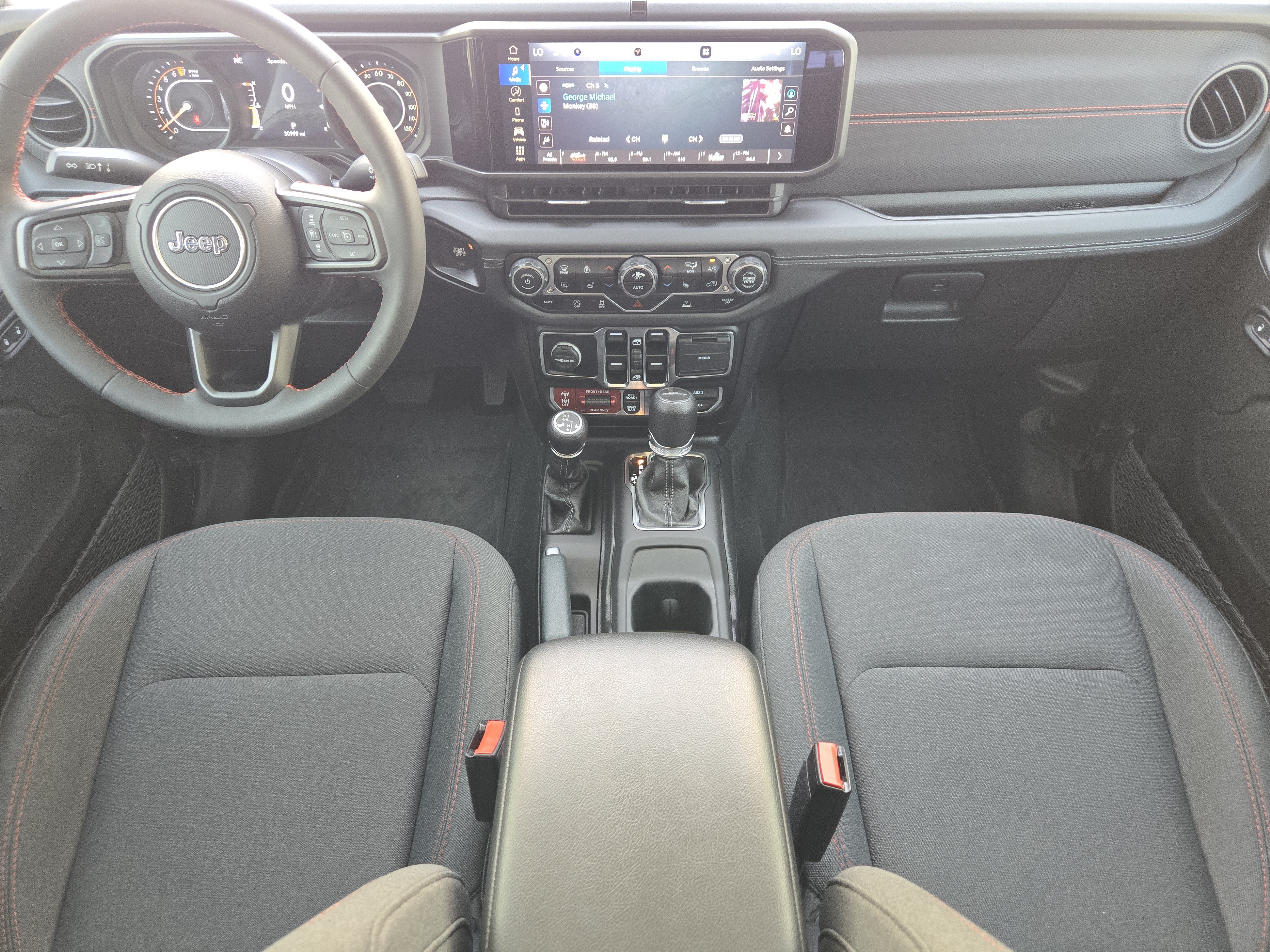 Used 2024 Jeep Gladiator Rubicon w/ Convenience Group AWD/4WD image 28