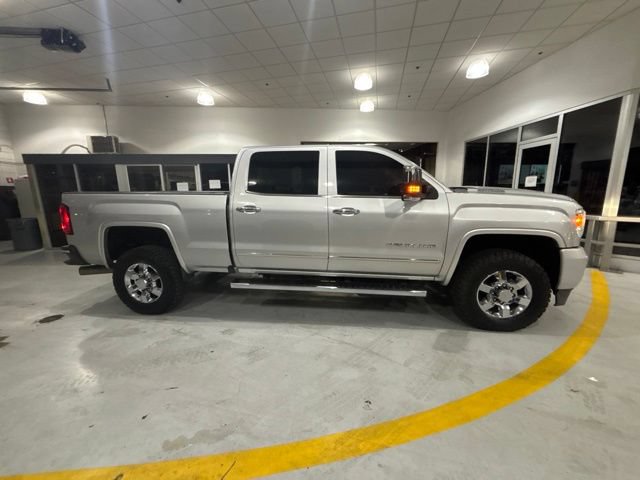 Used 2019 GMC Sierra 3500 Denali w/ Duramax Plus Package AWD/4WD image 8