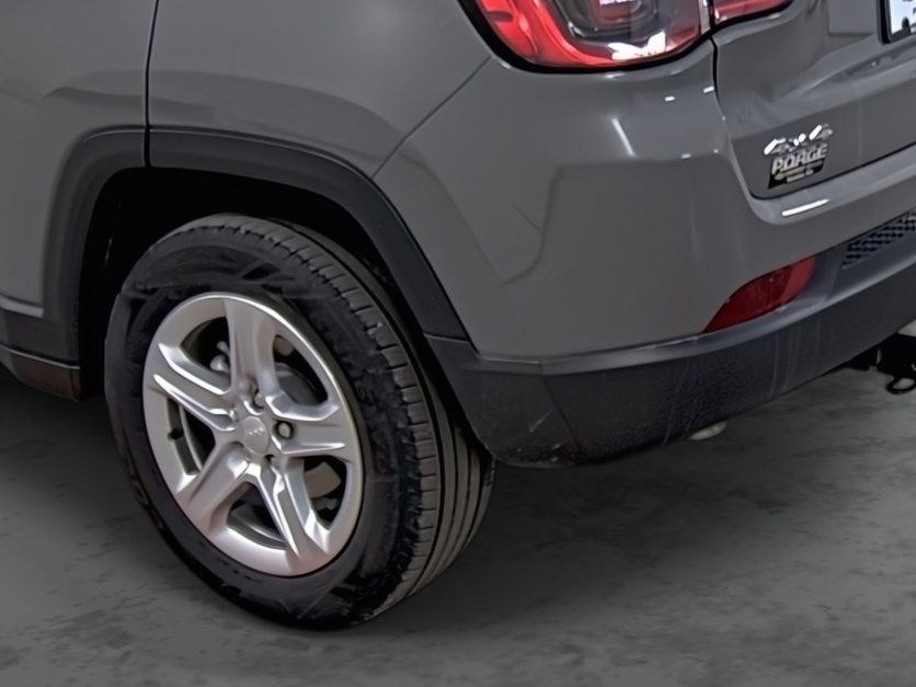 Used 2023 Jeep Compass Latitude w/ Convenience Group AWD/4WD image 9