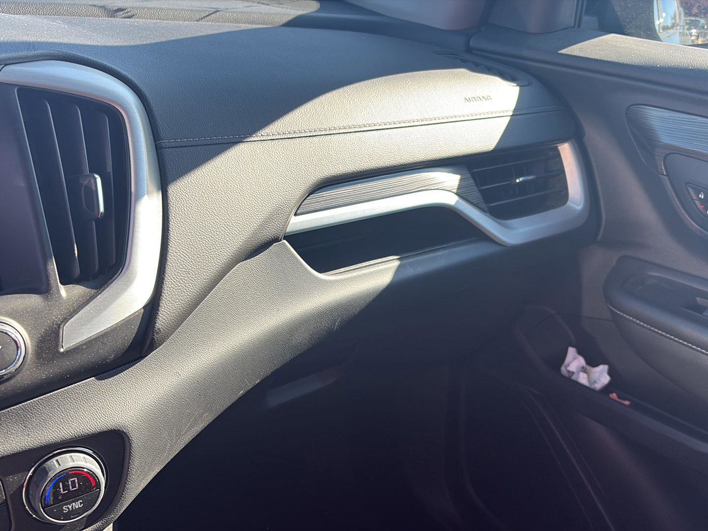 Used 2023 GMC Terrain SLT w/ Tech Package image 15