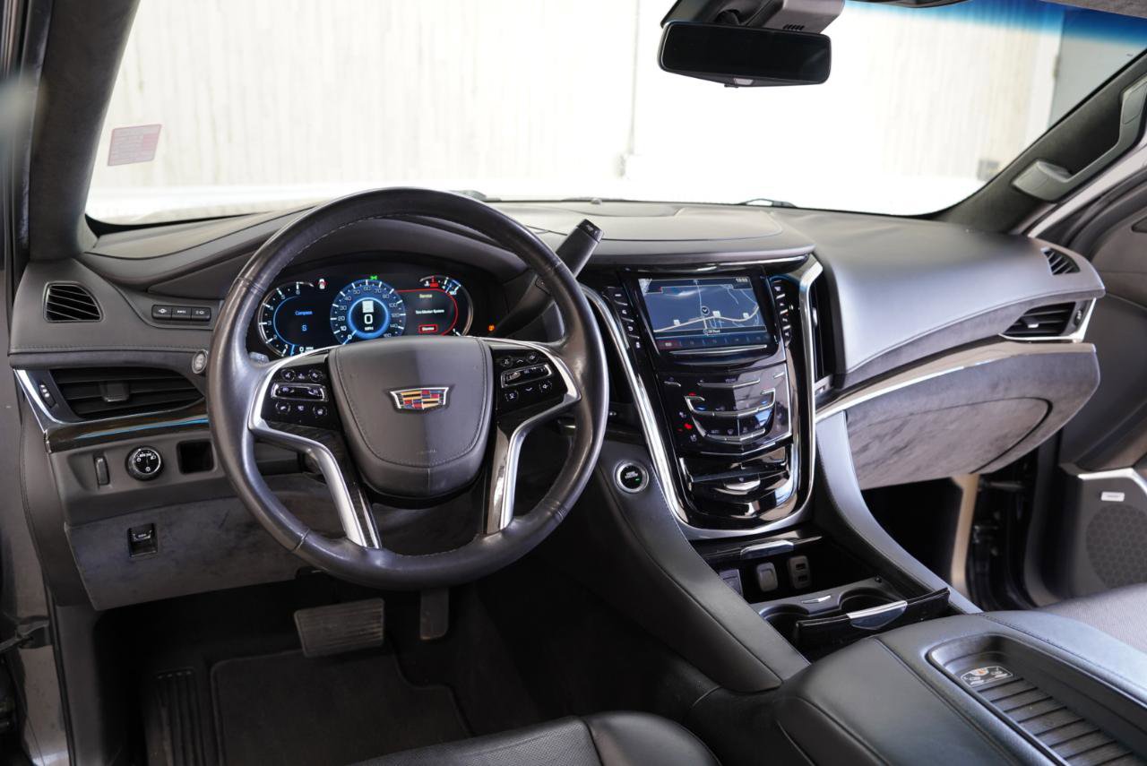 Used 2018 Cadillac Escalade Platinum image 11