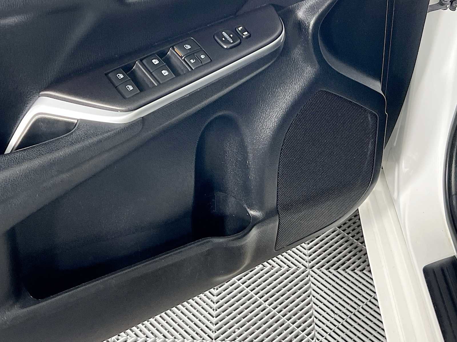 Used 2015 Toyota Camry SE image 18