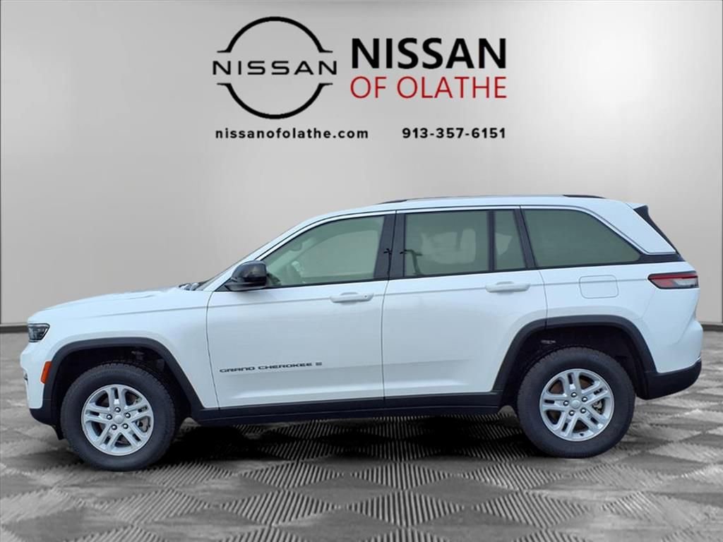 Used 2023 Jeep Grand Cherokee Laredo image 17