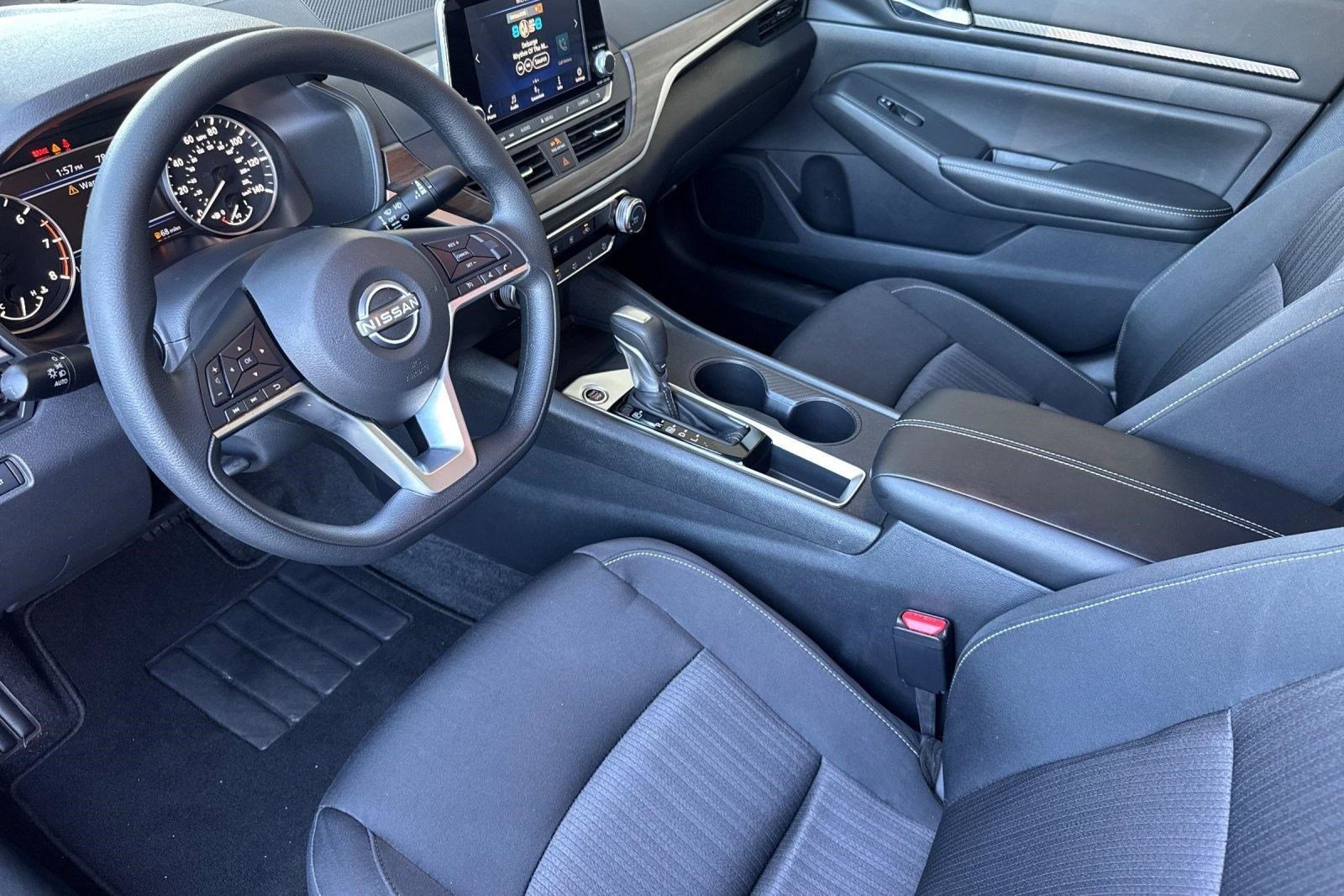 Used 2025 Nissan Altima 2.5 SV FWD image 4