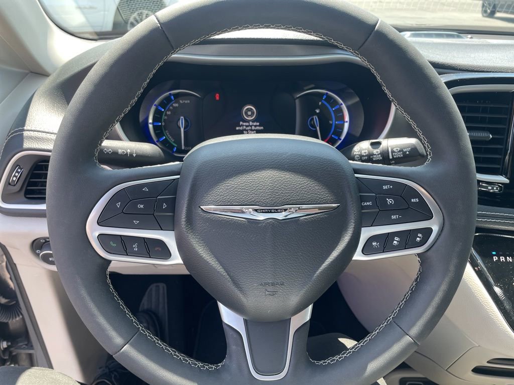 Used 2022 Chrysler Pacifica Touring-L w/ Uconnect Theater Family Group image 20