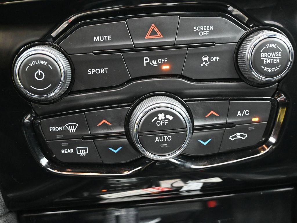 Used 2023 Chrysler 300 S image 29