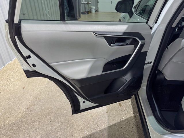 Used 2021 Toyota RAV4 XLE Premium image 21
