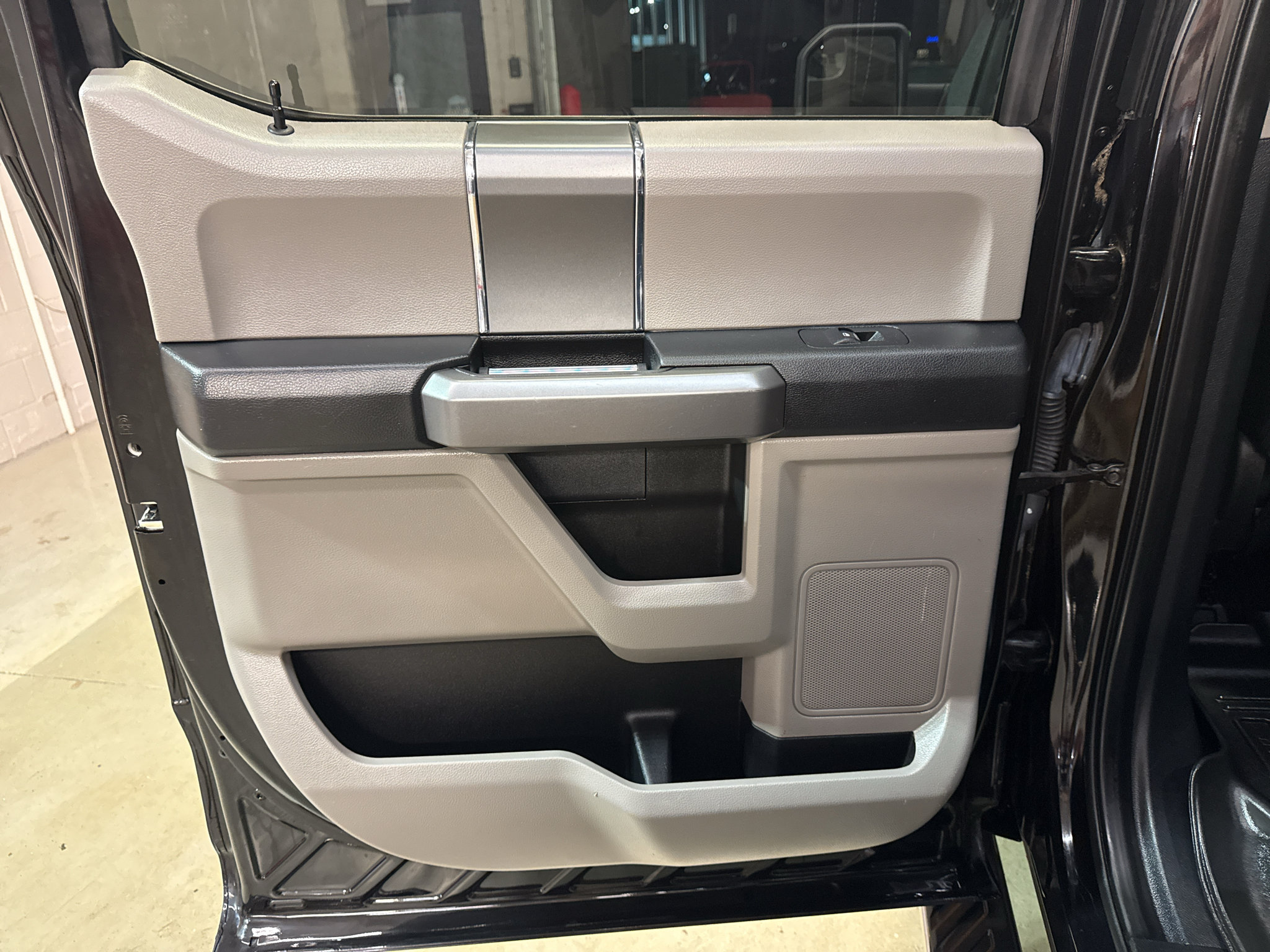 Used 2019 Ford F150 XLT w/ Equipment Group 302A Luxury AWD/4WD image 28
