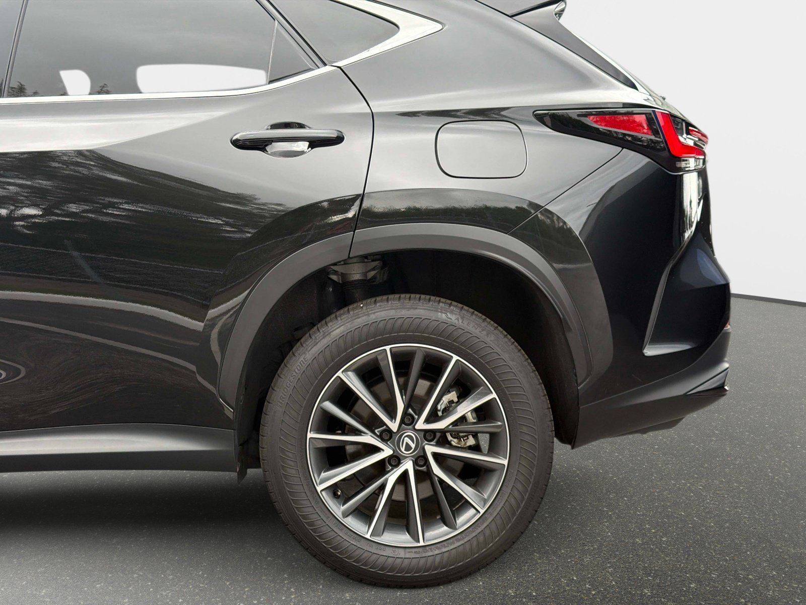 Used 2025 Lexus NX 250 FWD w/ Towing Package (2000 Lbs) image 14
