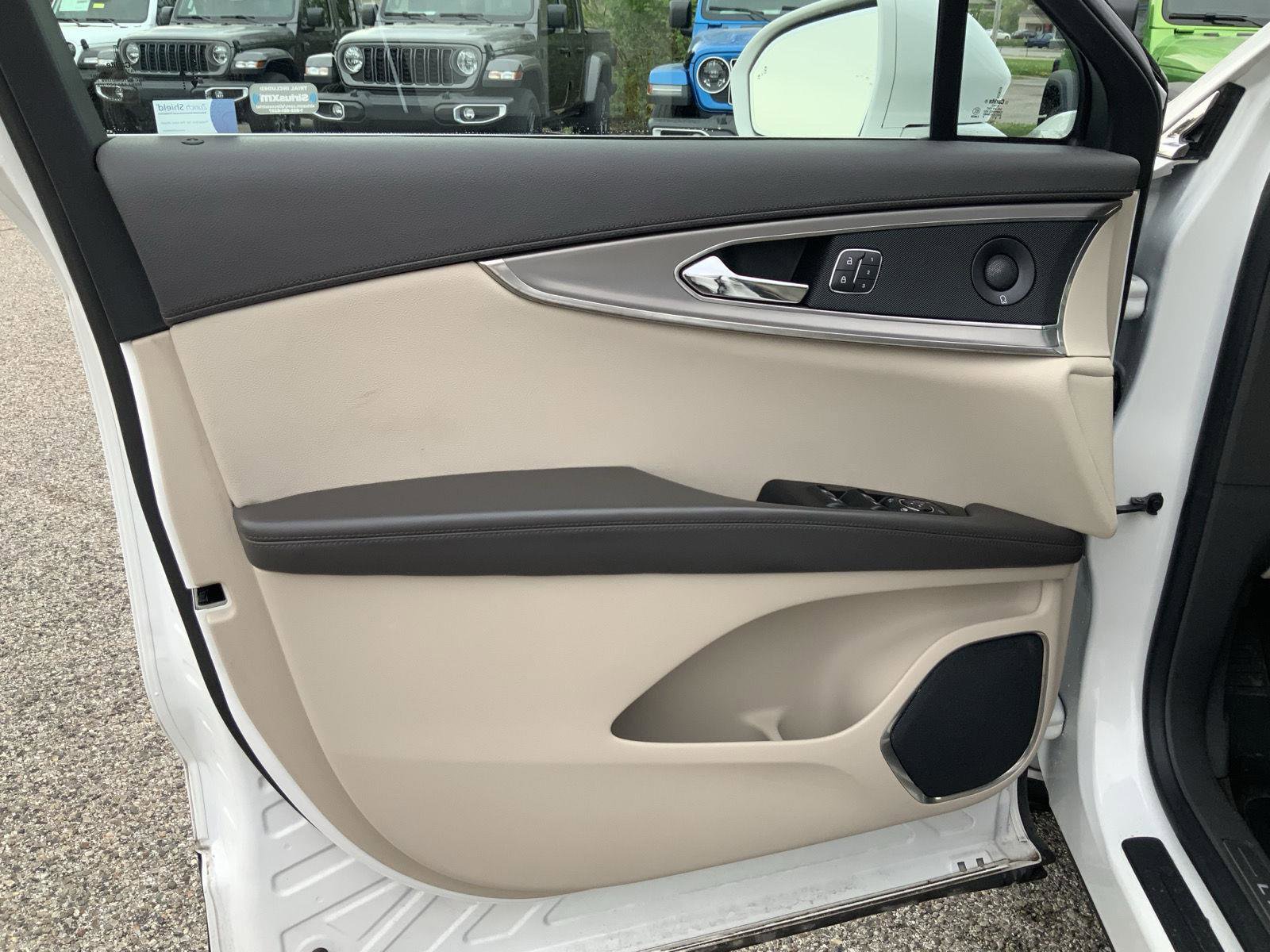 Used 2020 Lincoln Nautilus Reserve image 23