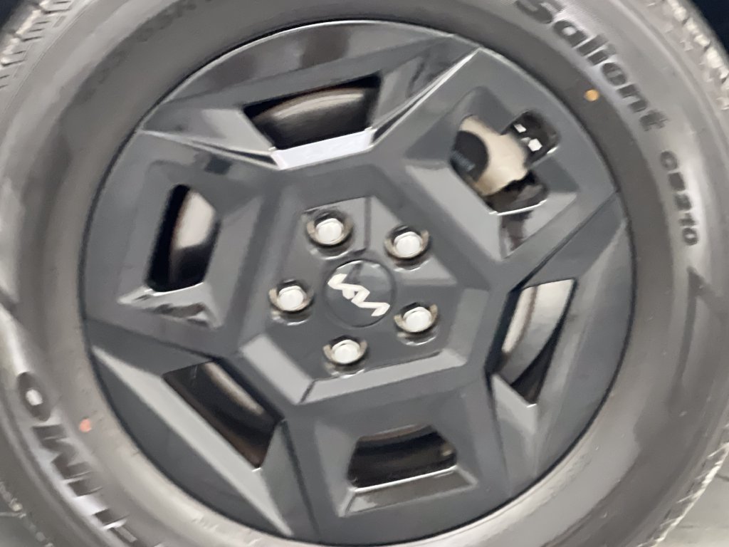 Used 2025 Kia Carnival FWD image 78