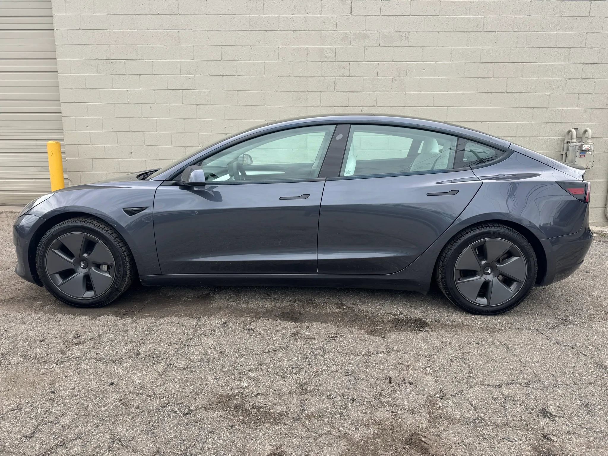 Used 2021 Tesla Model 3 Standard Range Plus image 3