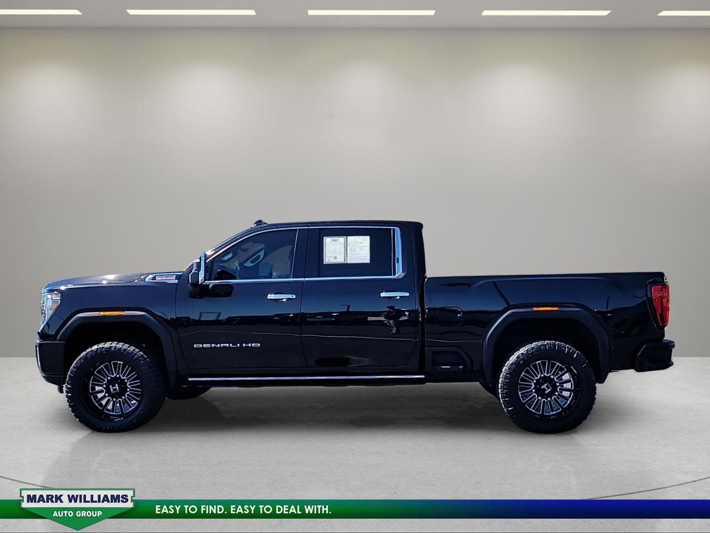 Used 2023 GMC Sierra 2500 Denali w/ Denali Black Diamond Edition AWD/4WD image 7