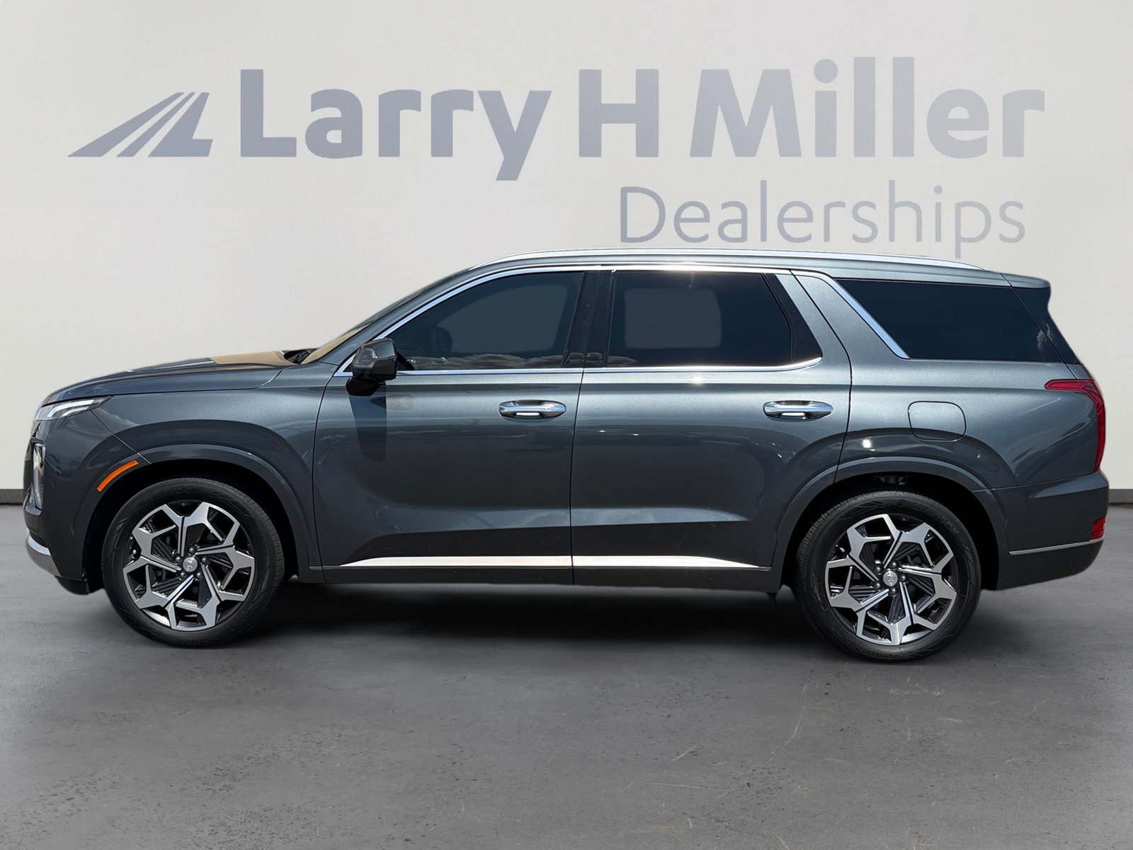 Used 2021 Hyundai Palisade Calligraphy FWD image 2