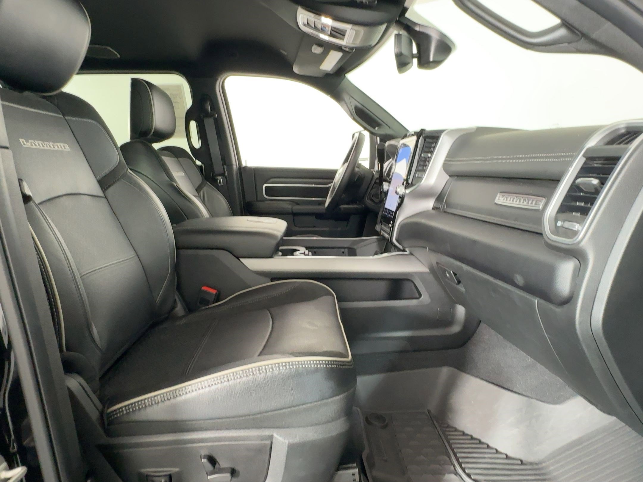 Used 2024 RAM 2500 Laramie w/ Sport Appearance Package image 30