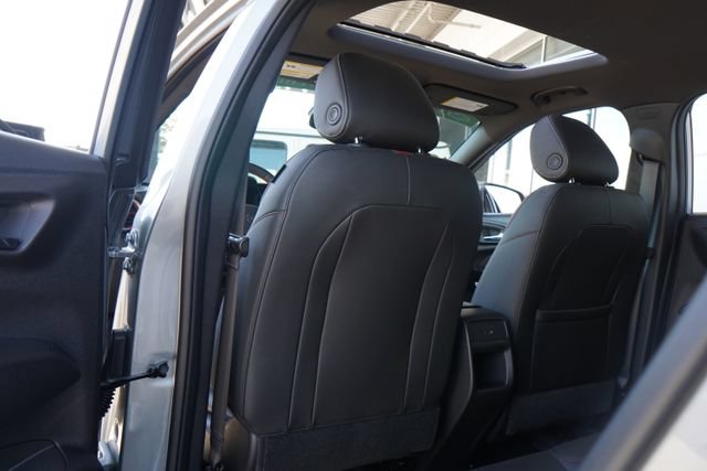 Used 2026 Chevrolet Trax RS w/ Sunroof Package FWD image 32